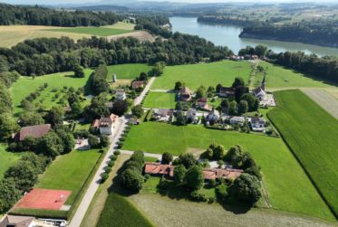 Villa de 7 ½ pièces dans un cadre idyllique à 1783 Barberêche